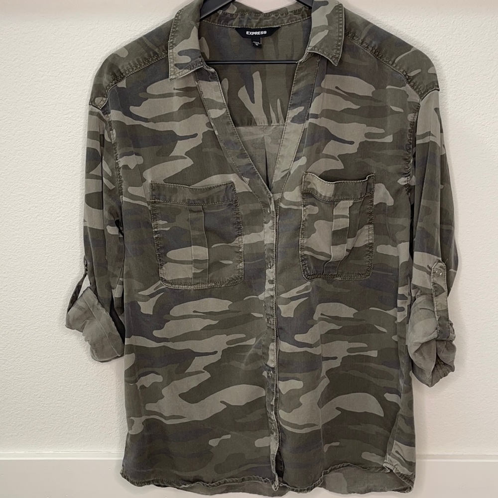 Express long sleeve green/ camouflage shirt with cuffed sleeves and buttons.